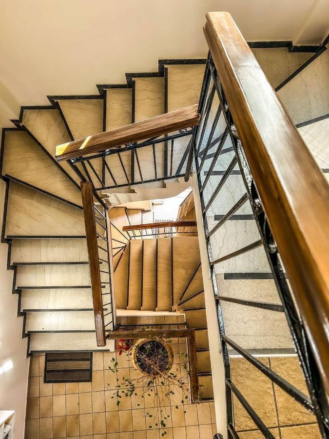 Central 9 Rooms エルムポリ エクステリア 写真